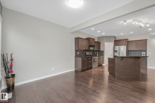 6126 17A Avenue, Edmonton, AB - Indoor Photo Showing Kitchen