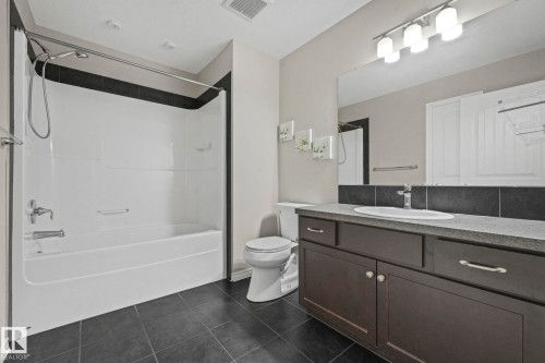 6126 17A Avenue, Edmonton, AB - Indoor Photo Showing Bathroom