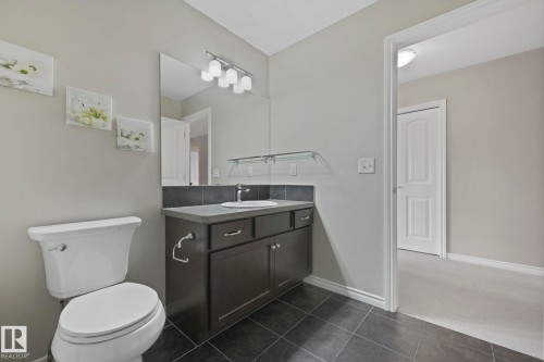 6126 17A Avenue, Edmonton, AB - Indoor Photo Showing Bathroom