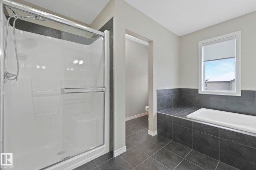 6126 17A Avenue, Edmonton, AB - Indoor Photo Showing Bathroom