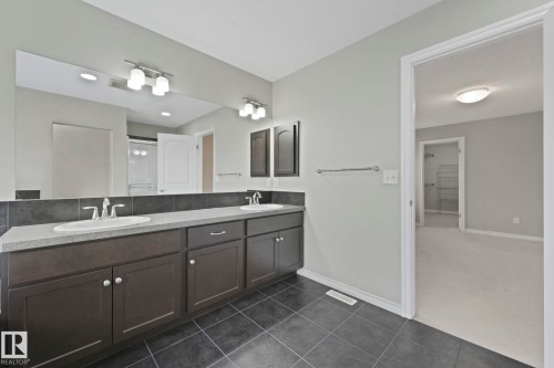6126 17A Avenue, Edmonton, AB - Indoor Photo Showing Bathroom