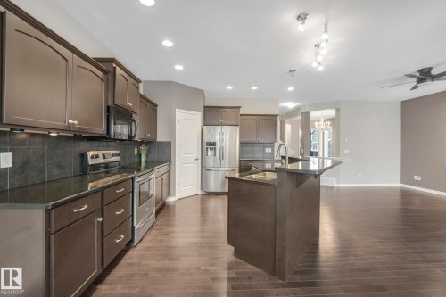 6126 17A Avenue, Edmonton, AB - Indoor Photo Showing Kitchen With Upgraded Kitchen