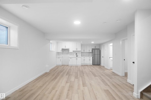 4007 41 Street, Beaumont, AB - Indoor Photo Showing Kitchen