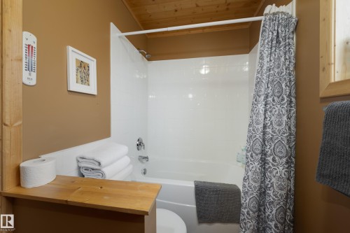 304 & 306 53414 Range Road 62, Rural Lac Ste. Anne County, AB - Indoor Photo Showing Bathroom
