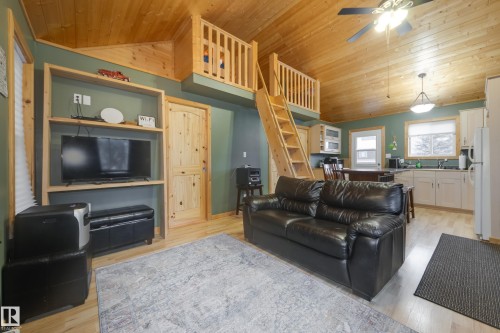 304 & 306 53414 Range Road 62, Rural Lac Ste. Anne County, AB - Indoor Photo Showing Living Room