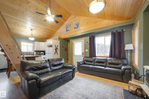 304 & 306 53414 Range Road 62, Rural Lac Ste. Anne County, AB - Indoor Photo Showing Living Room