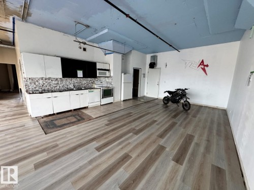 502 10179 105 Street, Edmonton, AB - Indoor