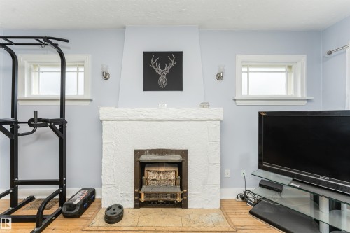 10918 84 Avenue, Edmonton, AB - Indoor With Fireplace