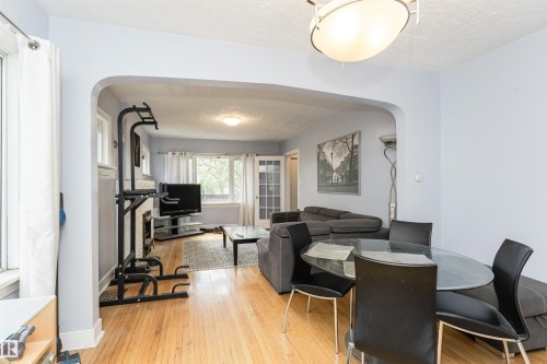 10918 84 Avenue, Edmonton, AB - Indoor Photo Showing Dining Room