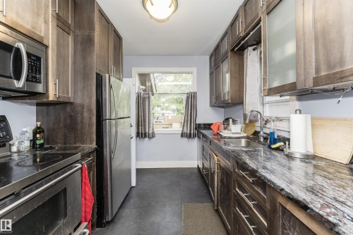10918 84 Avenue, Edmonton, AB - Indoor Photo Showing Kitchen