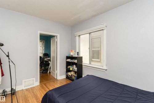 10918 84 Avenue, Edmonton, AB - Indoor Photo Showing Bedroom