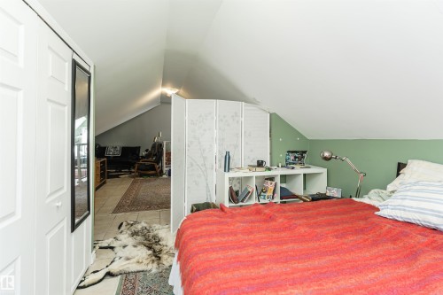 10918 84 Avenue, Edmonton, AB - Indoor Photo Showing Bedroom