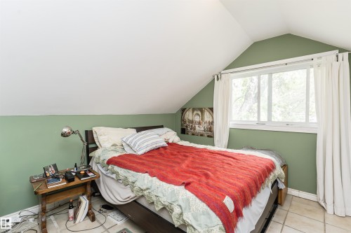 10918 84 Avenue, Edmonton, AB - Indoor Photo Showing Bedroom