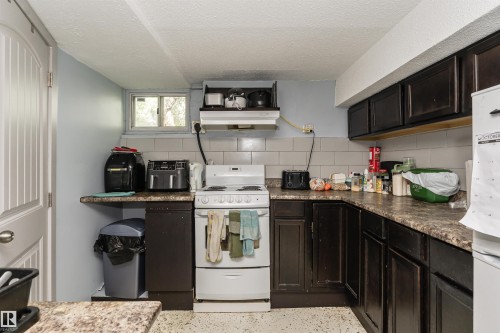 10918 84 Avenue, Edmonton, AB - Indoor Photo Showing Kitchen
