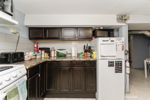10918 84 Avenue, Edmonton, AB - Indoor Photo Showing Kitchen
