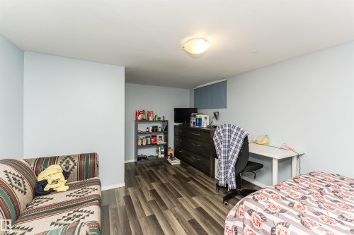 10918 84 Avenue, Edmonton, AB - Indoor Photo Showing Bedroom