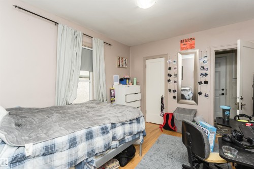 10922 84 Avenue, Edmonton, AB - Indoor Photo Showing Bedroom