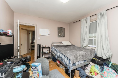 10922 84 Avenue, Edmonton, AB - Indoor Photo Showing Bedroom