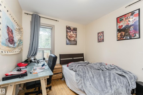 10922 84 Avenue, Edmonton, AB - Indoor Photo Showing Bedroom