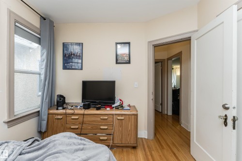 10922 84 Avenue, Edmonton, AB - Indoor Photo Showing Bedroom