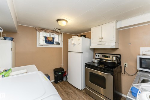 10922 84 Avenue, Edmonton, AB - Indoor