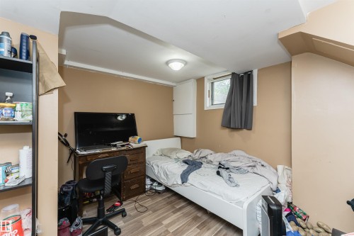 10922 84 Avenue, Edmonton, AB - Indoor Photo Showing Bedroom