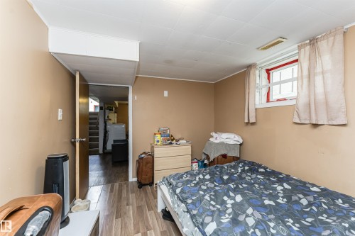 10922 84 Avenue, Edmonton, AB - Indoor Photo Showing Bedroom
