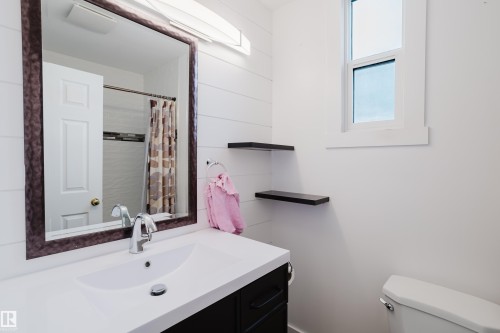 13037 127 Street, Edmonton, AB - Indoor Photo Showing Bathroom