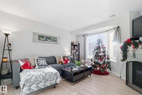 62 2505 42 Street, Edmonton, AB - Indoor Photo Showing Living Room