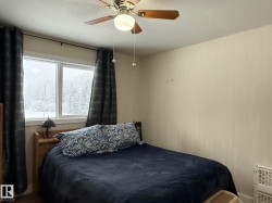 Bedroom with a ceiling fan - 