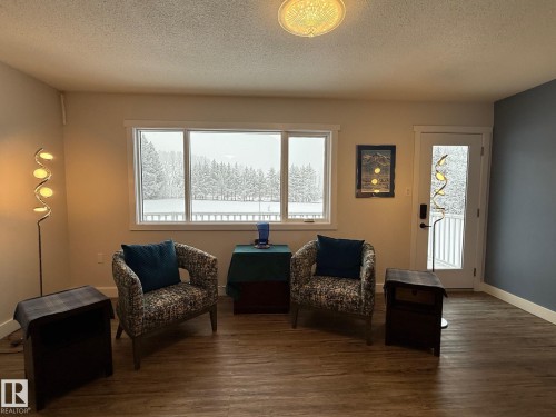 222082 Township Road 682, Rural Athabasca County, AB - Indoor Photo Showing Living Room