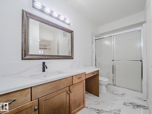 33 2565 Hanna Crescent Nw, Edmonton, AB - Indoor Photo Showing Bathroom
