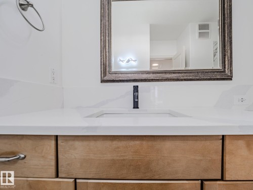 33 2565 Hanna Crescent Nw, Edmonton, AB - Indoor