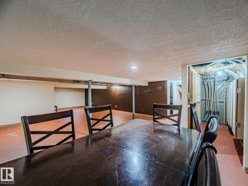 33 2565 Hanna Crescent Nw, Edmonton, AB - Indoor