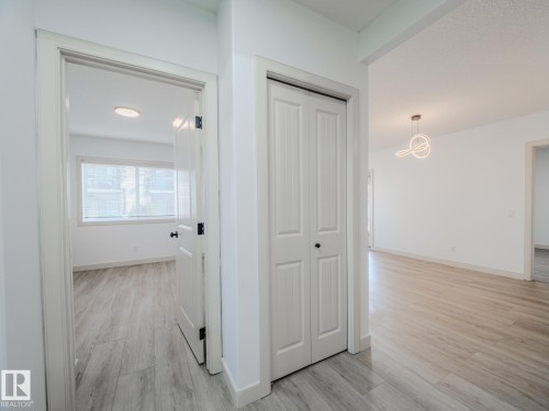 33 2565 Hanna Crescent Nw, Edmonton, AB - Indoor Photo Showing Other Room