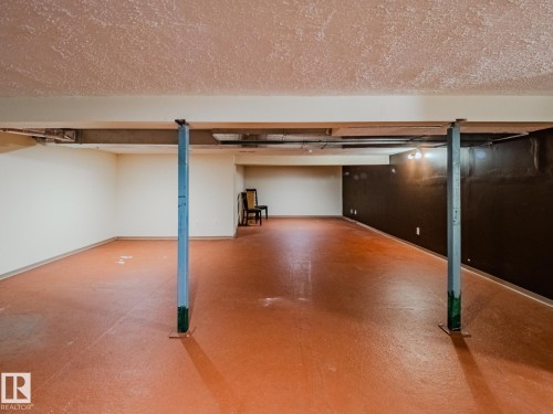 33 2565 Hanna Crescent Nw, Edmonton, AB - Indoor