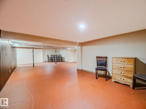 33 2565 Hanna Crescent Nw, Edmonton, AB - Indoor