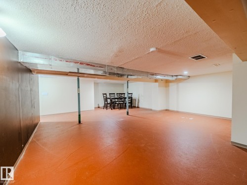 33 2565 Hanna Crescent Nw, Edmonton, AB - Indoor