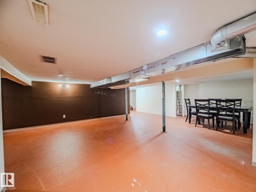 33 2565 Hanna Crescent Nw, Edmonton, AB - Indoor Photo Showing Other Room