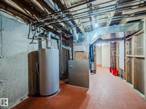 33 2565 Hanna Crescent Nw, Edmonton, AB - Indoor Photo Showing Other Room