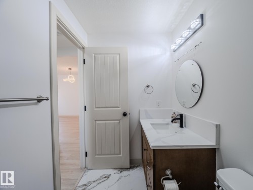 33 2565 Hanna Crescent Nw, Edmonton, AB - Indoor Photo Showing Bathroom