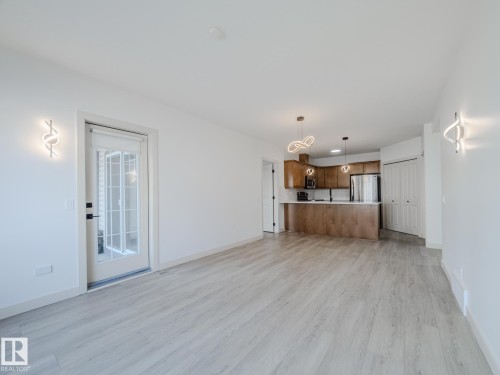 33 2565 Hanna Crescent Nw, Edmonton, AB - Indoor