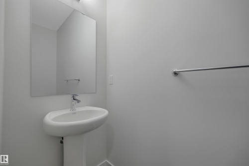 8929 Elves Loop, Edmonton, AB - Indoor Photo Showing Bathroom