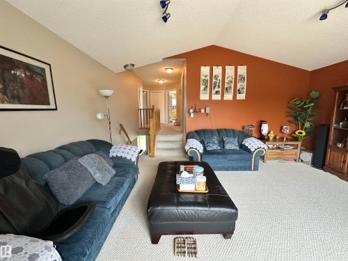 4619 151 Avenue, Edmonton, AB - Indoor Photo Showing Living Room