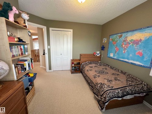 4619 151 Avenue, Edmonton, AB - Indoor Photo Showing Bedroom