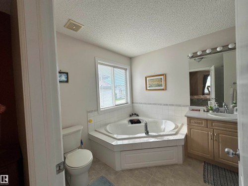 4619 151 Avenue, Edmonton, AB - Indoor Photo Showing Bathroom