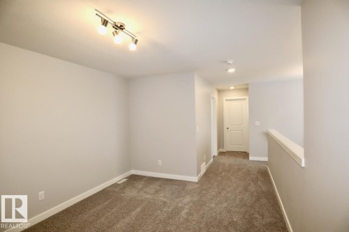 Upper 9406 Pear Crescent, Edmonton, AB - Indoor Photo Showing Other Room