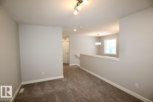 Upper 9406 Pear Crescent, Edmonton, AB - Indoor Photo Showing Other Room