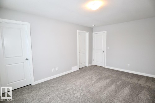 Upper 9406 Pear Crescent, Edmonton, AB - Indoor Photo Showing Other Room