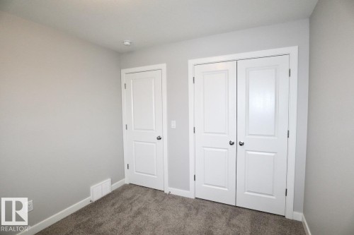 Upper 9406 Pear Crescent, Edmonton, AB - Indoor Photo Showing Other Room
